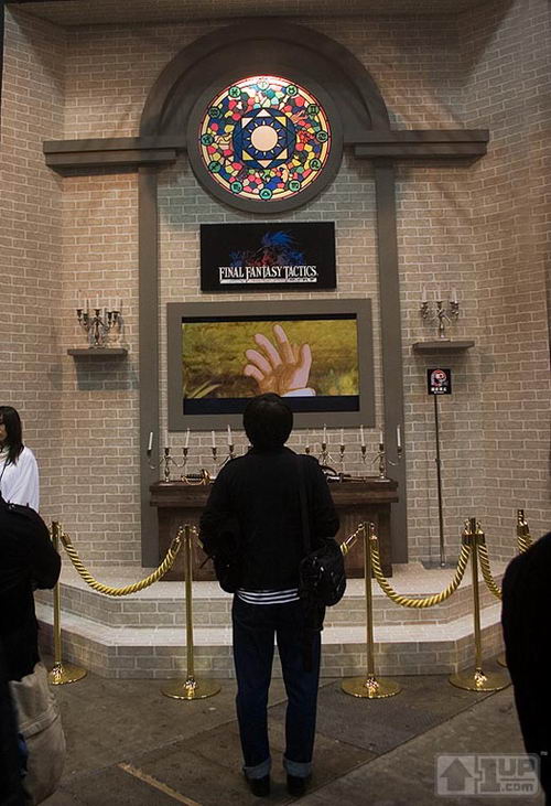 Man tittar på FFT-trailern på Jump Festa